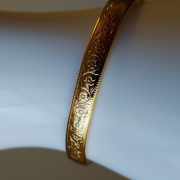 Avon Engraved Goldtone Bangle 1997 - Picture 3 of 8